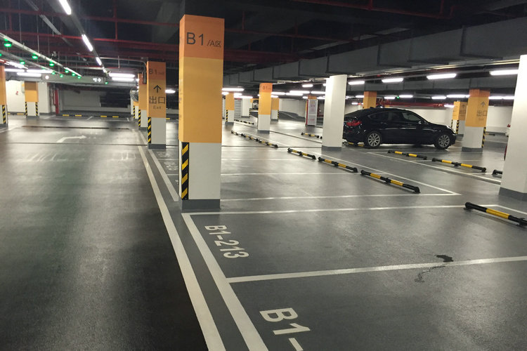 環氧自流平地坪|紋理地坪|滄晟地坪漆廠家:停車場地坪漆簡介